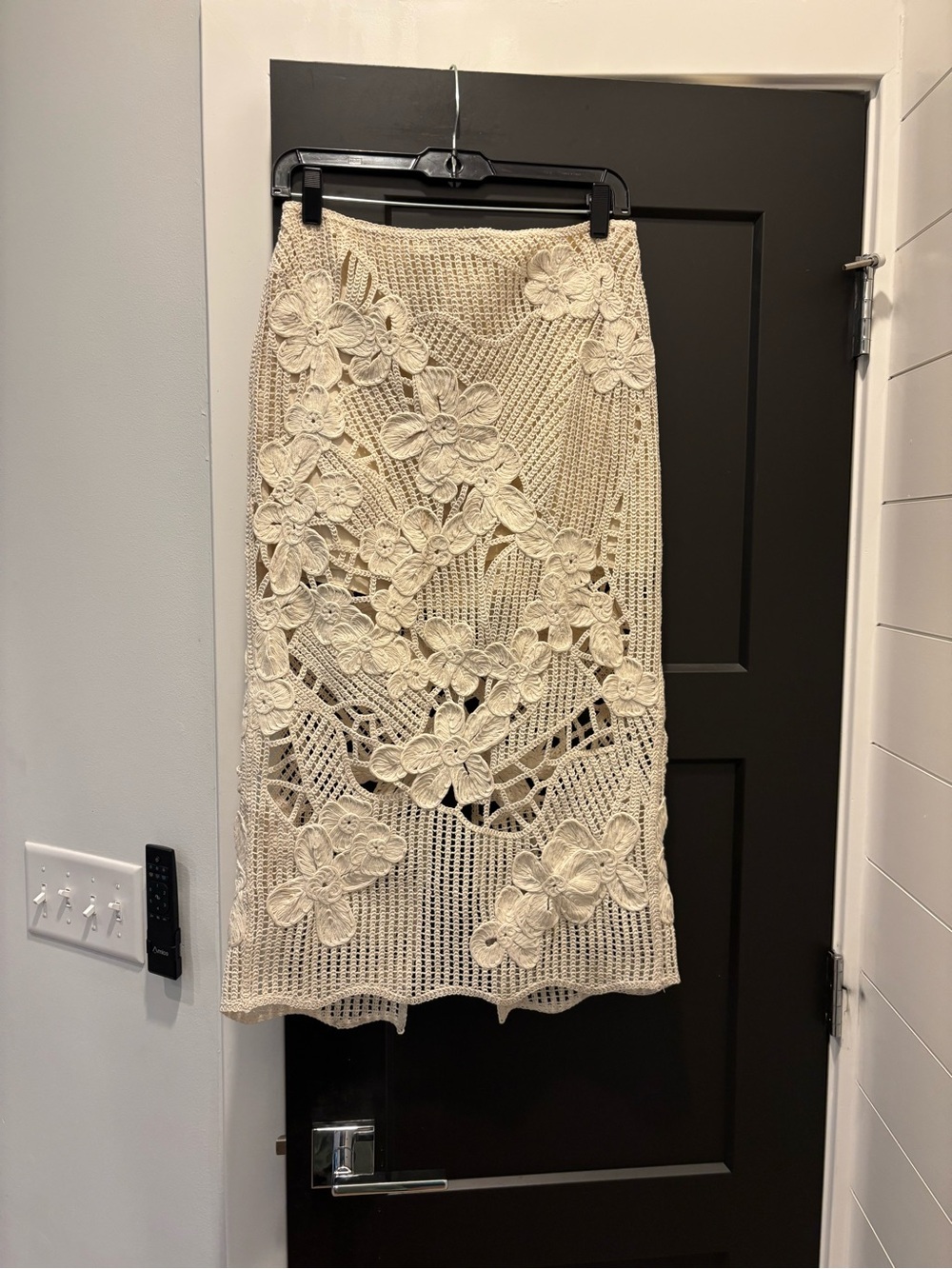 ZARA ZW Collection Crochet Midi Skirt Small NWT 3D Floral appliqué Knit Cream - Picture 6 of 12